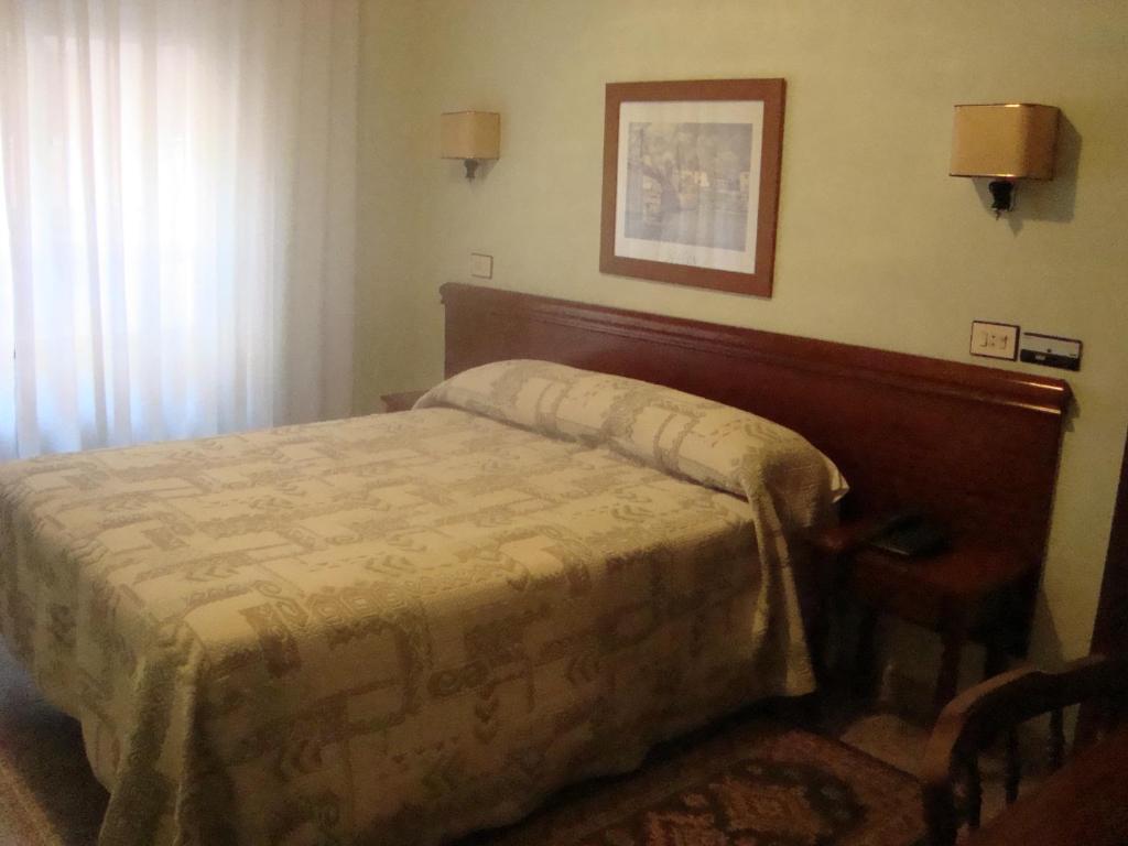 Avenida Gijon Centro Hotel Ruang foto