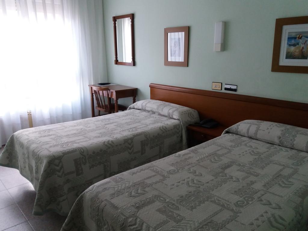 Avenida Gijon Centro Hotel Bagian luar foto