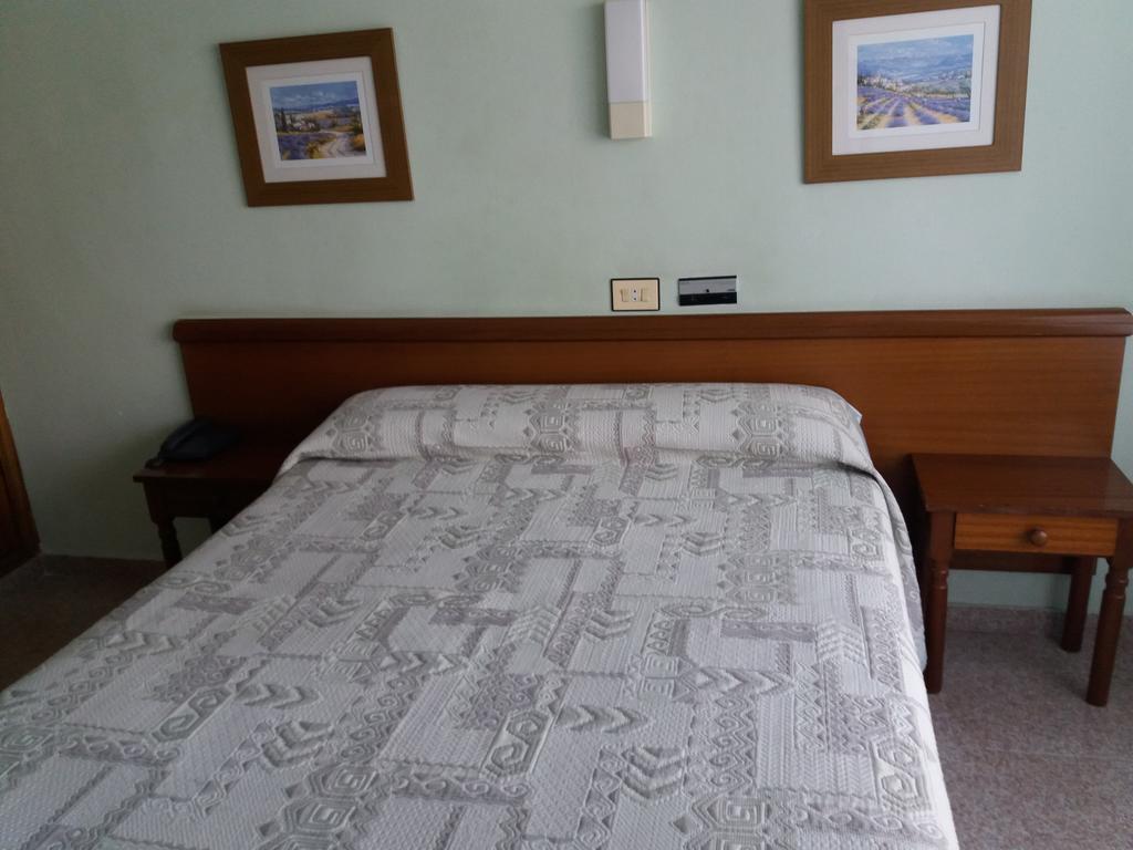 Avenida Gijon Centro Hotel Bagian luar foto